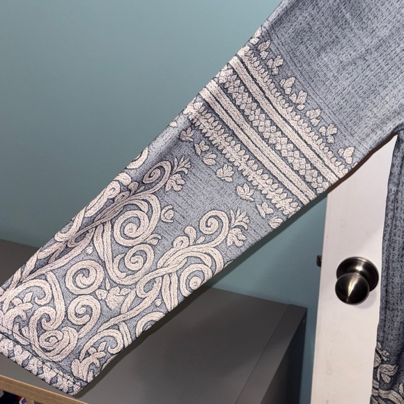 NWOT Wolf Design Long Coat 🧥 - Picture 4 of 8